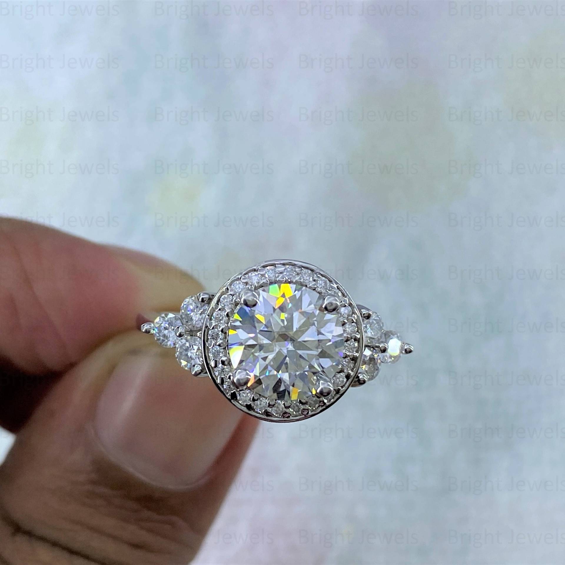 Moissanite Verlobungsring/Runder Jubiläumsring 14 Karat Weißgold Überzogener Ring Solitaire Ehering von BrightjewelsCo