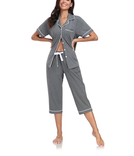 COLORFULLEAF 100% Baumwolle Damen Schlafanzug Sommer Kurz Zweiteiliger Pyjama Kurzarm Top und 3/4 Lange Capri Hose Nachtwäsche Set mit Knopf(Dunkelgrau,S) von COLORFULLEAF