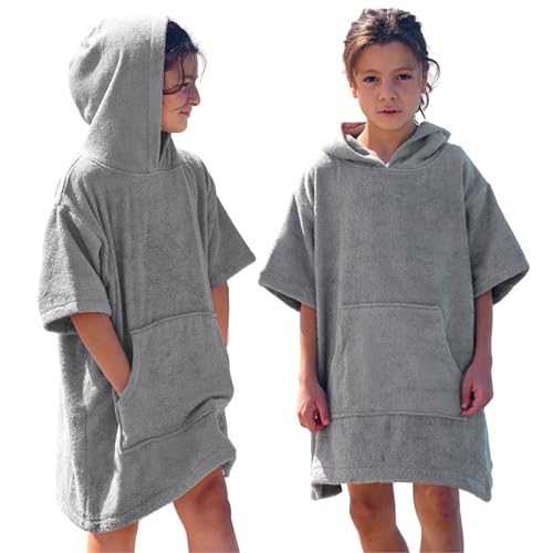 CalmyBEACH Frottee Badeponcho Kinder Mädchen - Jungen Surf Poncho 100% Baumwolle Strandponcho Handtuch mit Kapuze Umziehhilfe Surfponcho Bademantel (Alter 10-13, Grau) von CalmyBEACH