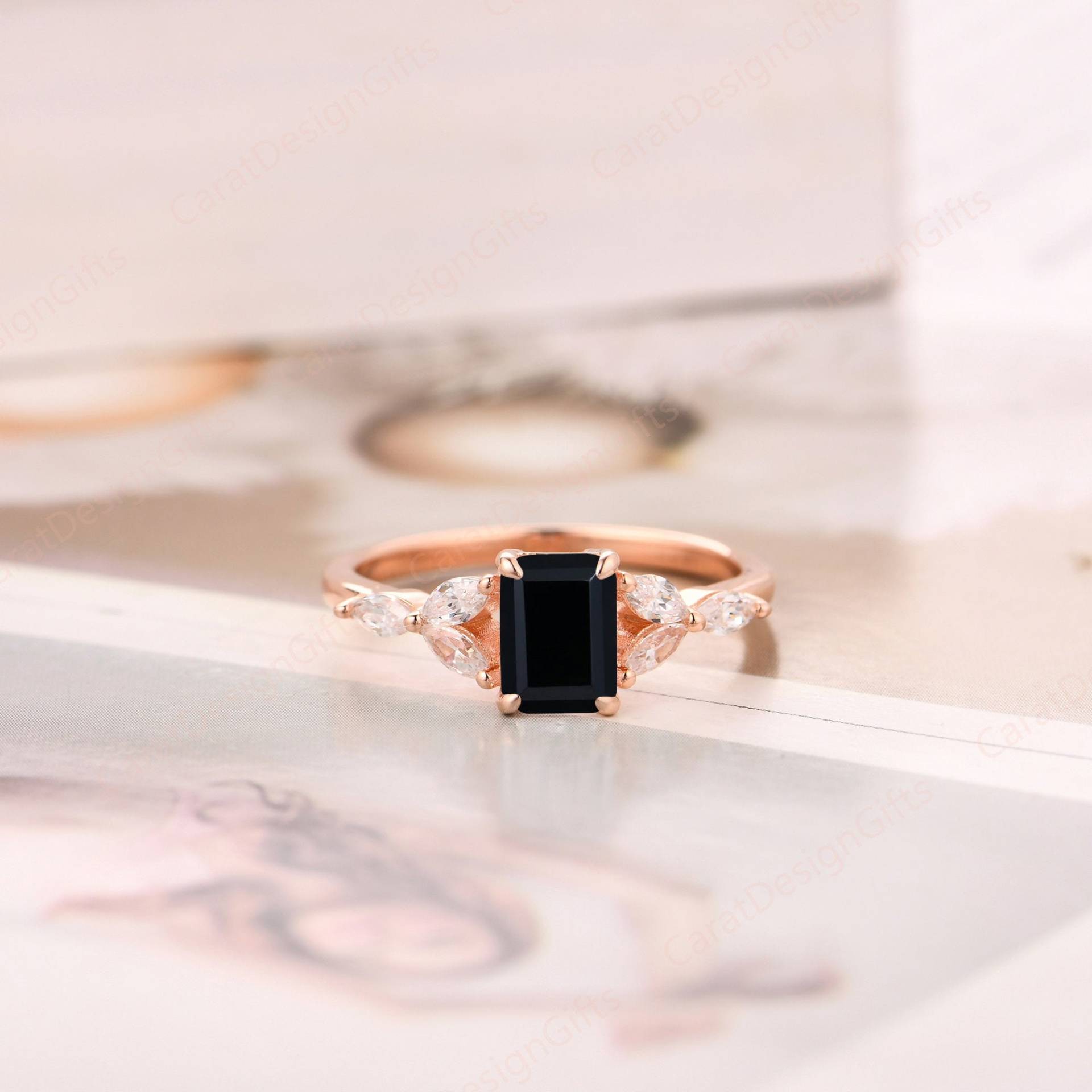 14K Solid Gold Ehering, 5x7mm Smaragd Geschnitten Natürlichen Schwarzen Achat Ring, Vintage Style Damen Edelstein Handgemachte Stapelring, Feinen von CaratDesignGifts