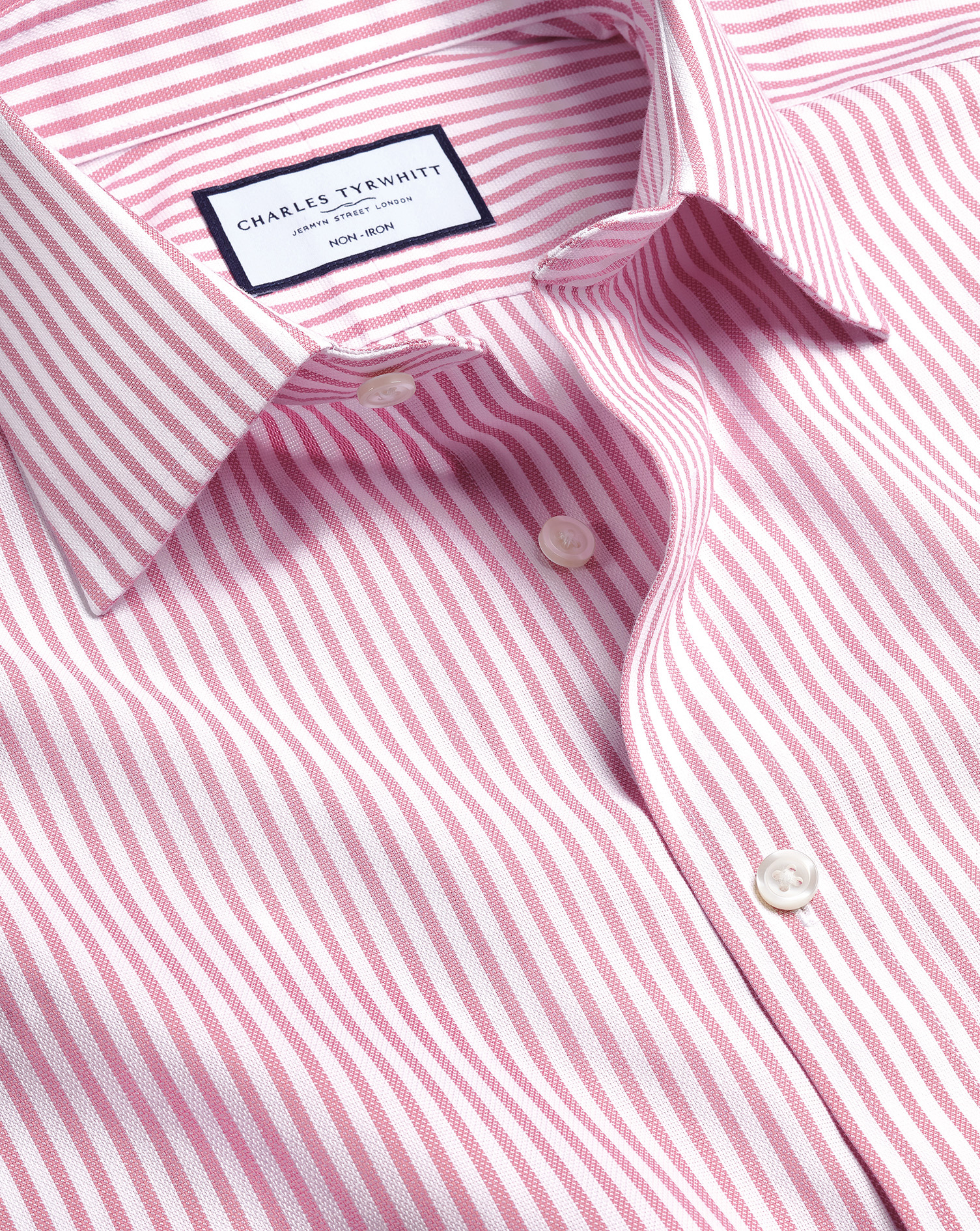 Charles Tyrwhitt Bügelfreies Royal-Oxfordhemd mit Butcher-Streifen - Rosa Knopfmanschette von Charles Tyrwhitt