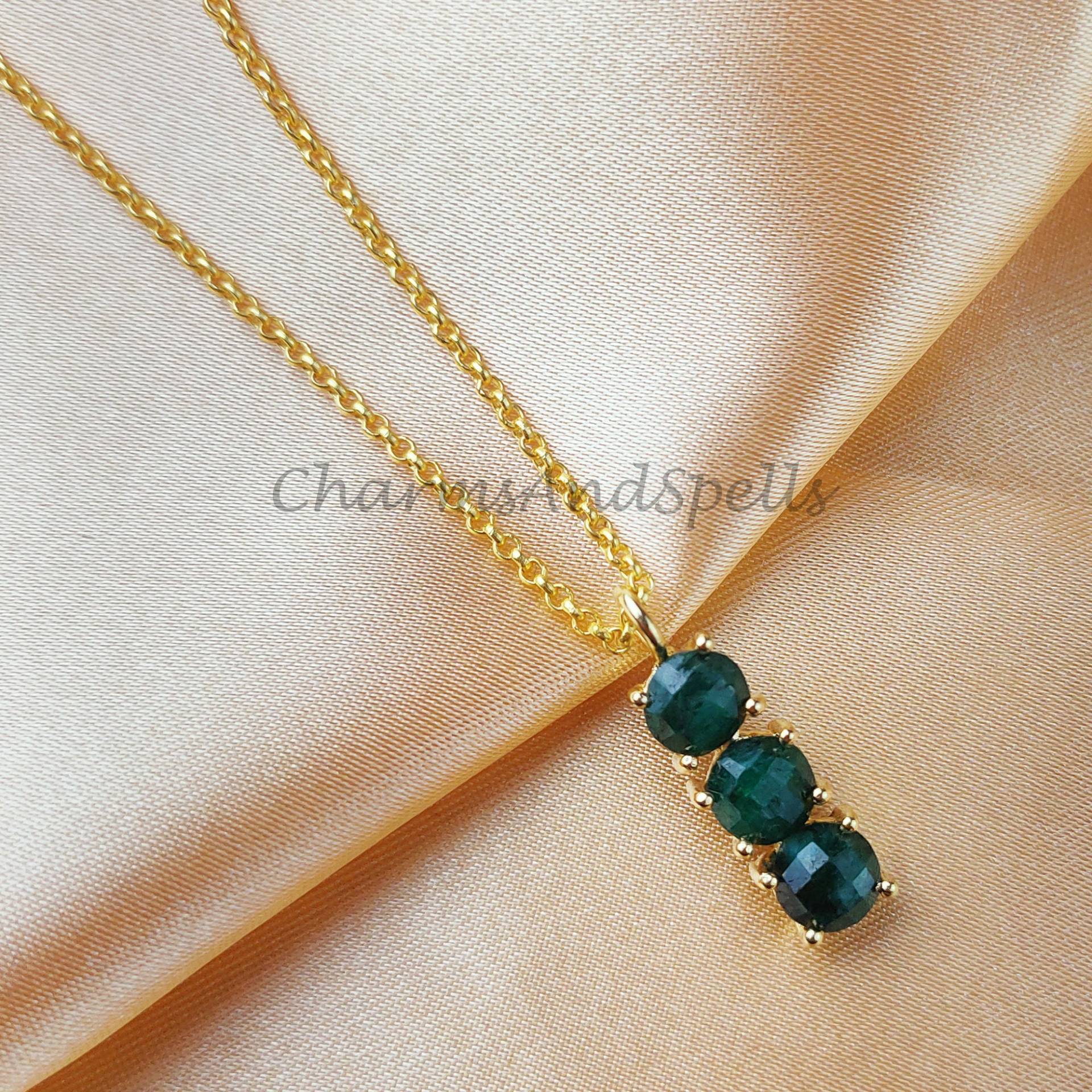Smaragd Halskette, Gold Mai Birthstone, Geschenk Für Sie, Zierliche Teardrop Smaragd, Layering Valentinstag von CharmsAndSpellsIn