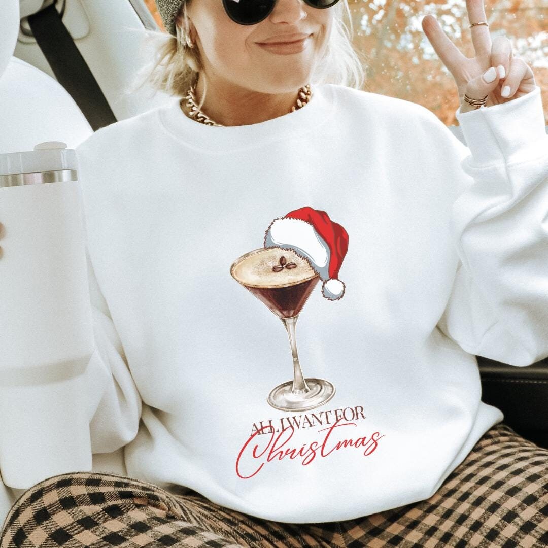 All I Want For Christmas Espresso Martini Tree Bestie Retro Sweatshirt Tini Time Y2K Cocktail Lover Alcohol Gift Mother Aperitifo Santa 90S All I Want For Christmas Espresso Martini Tree Bestie Retro Sweatshirt Tini Time Y2K Cocktail Lover Alcohol Gift Mother Aperitifo Santa 90S von CincerelyYoursShop