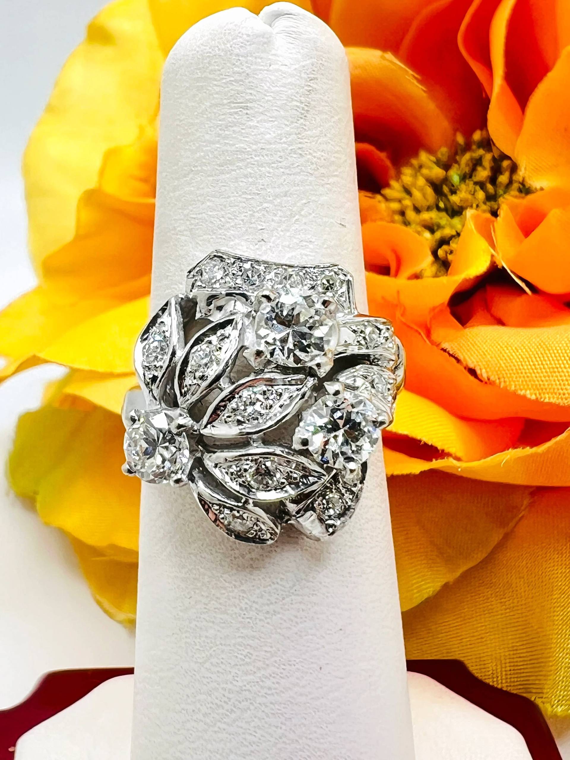 14K Weißgold Diamant 1.00Ct Blume Ring Größe 6 von ColorCoutureJewels