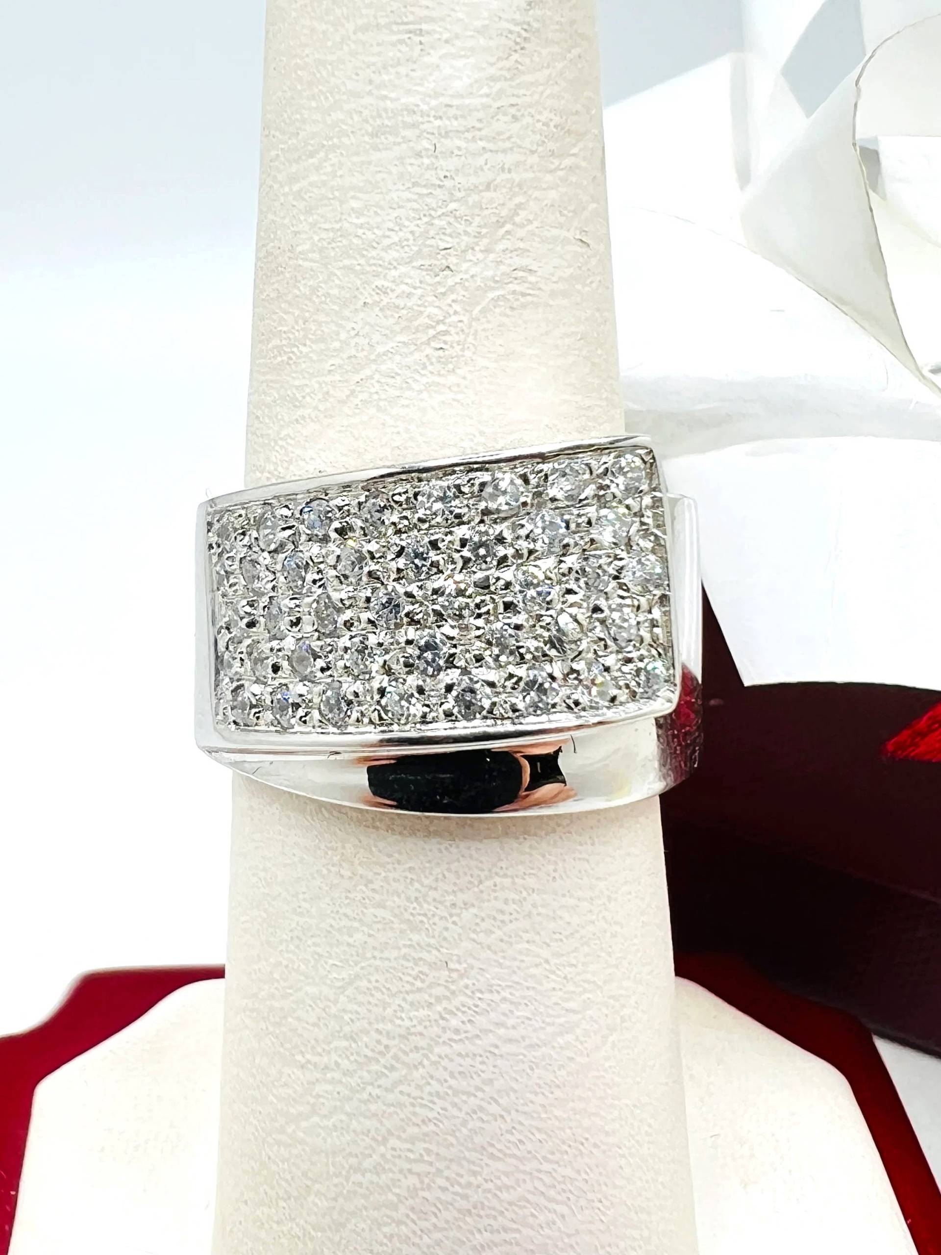 18K Weißgold Zirkonia Ring Größe 7.25 von ColorCoutureJewels