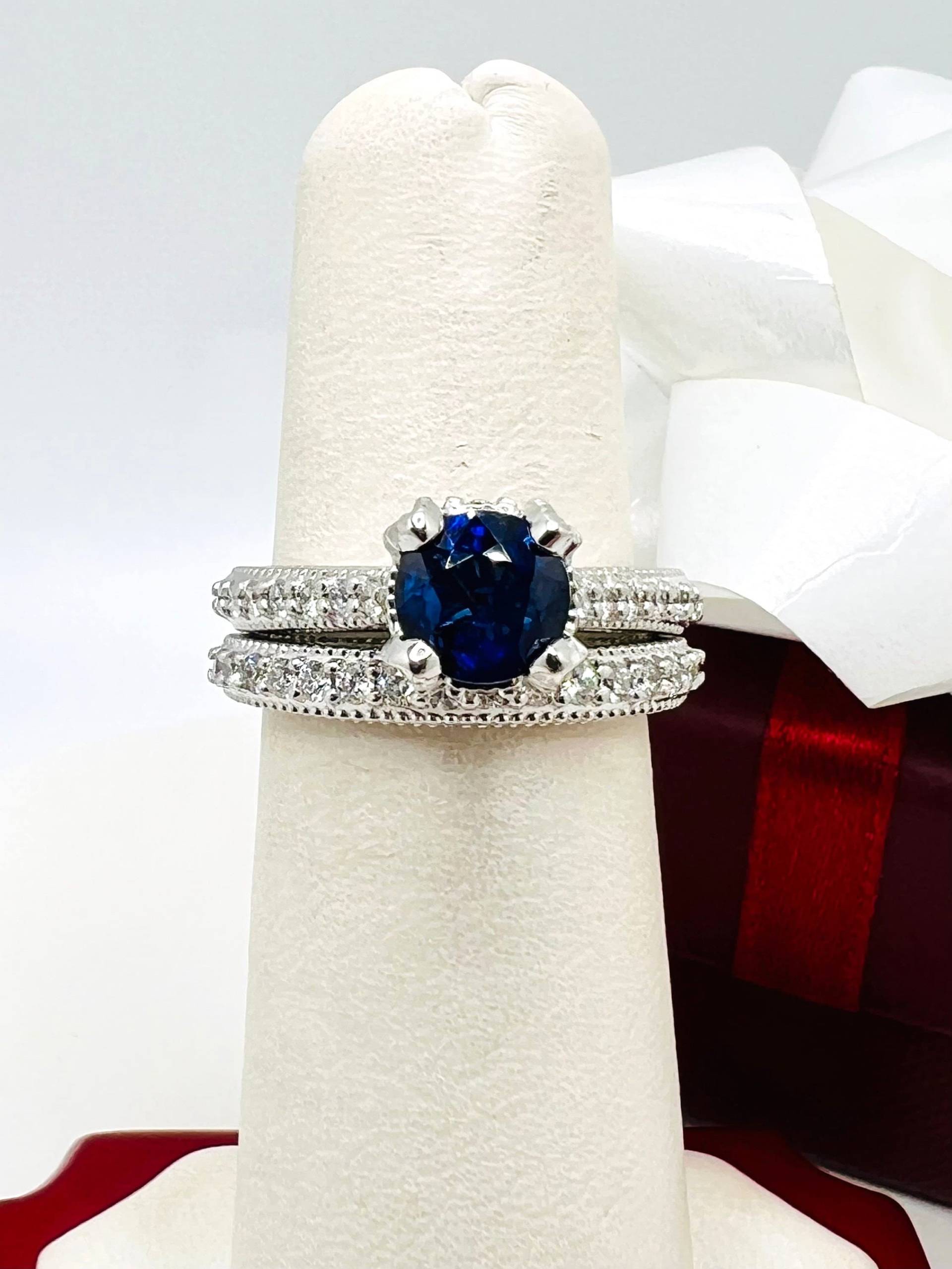 Braut Verlobung, Ehering Set, 1 Karat Blauer Saphir Wärmebehandelt, Diamanten, 14K Weißgold Ringgröße 5.5 von ColorCoutureJewels