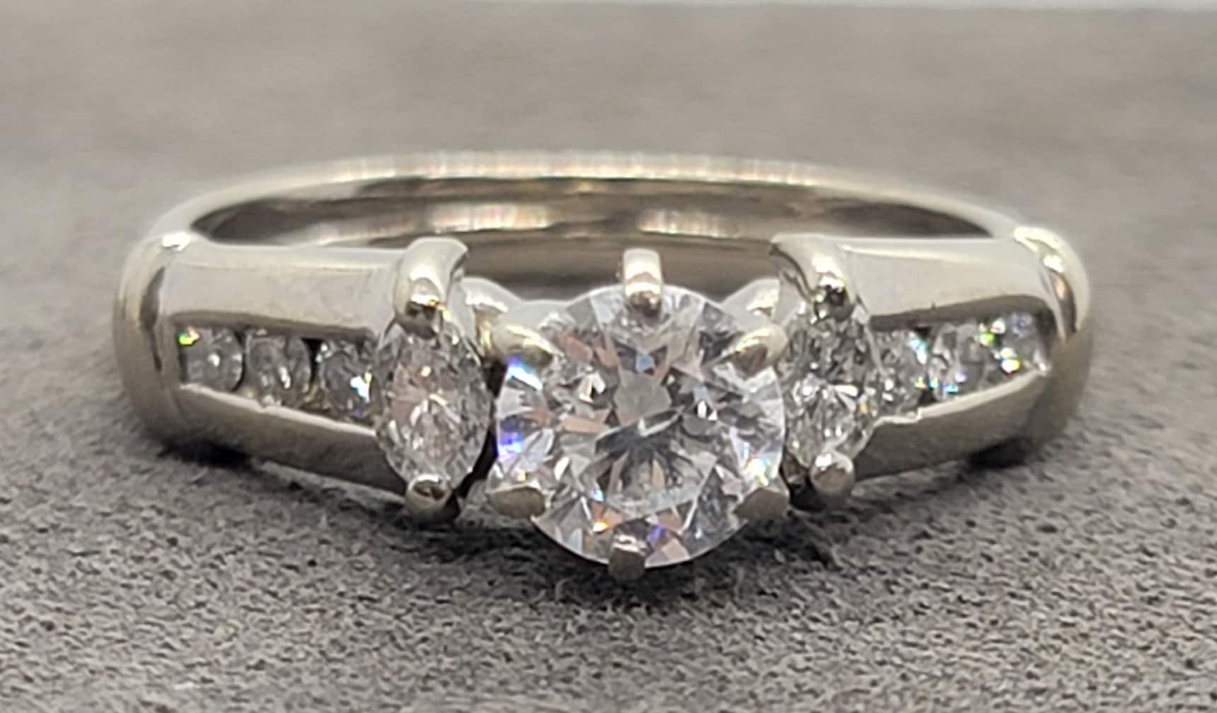 Braut Verlobungsring, Ein Karat Runder Diamant, 14K Weißgold Gr. 6 von ColorCoutureJewels