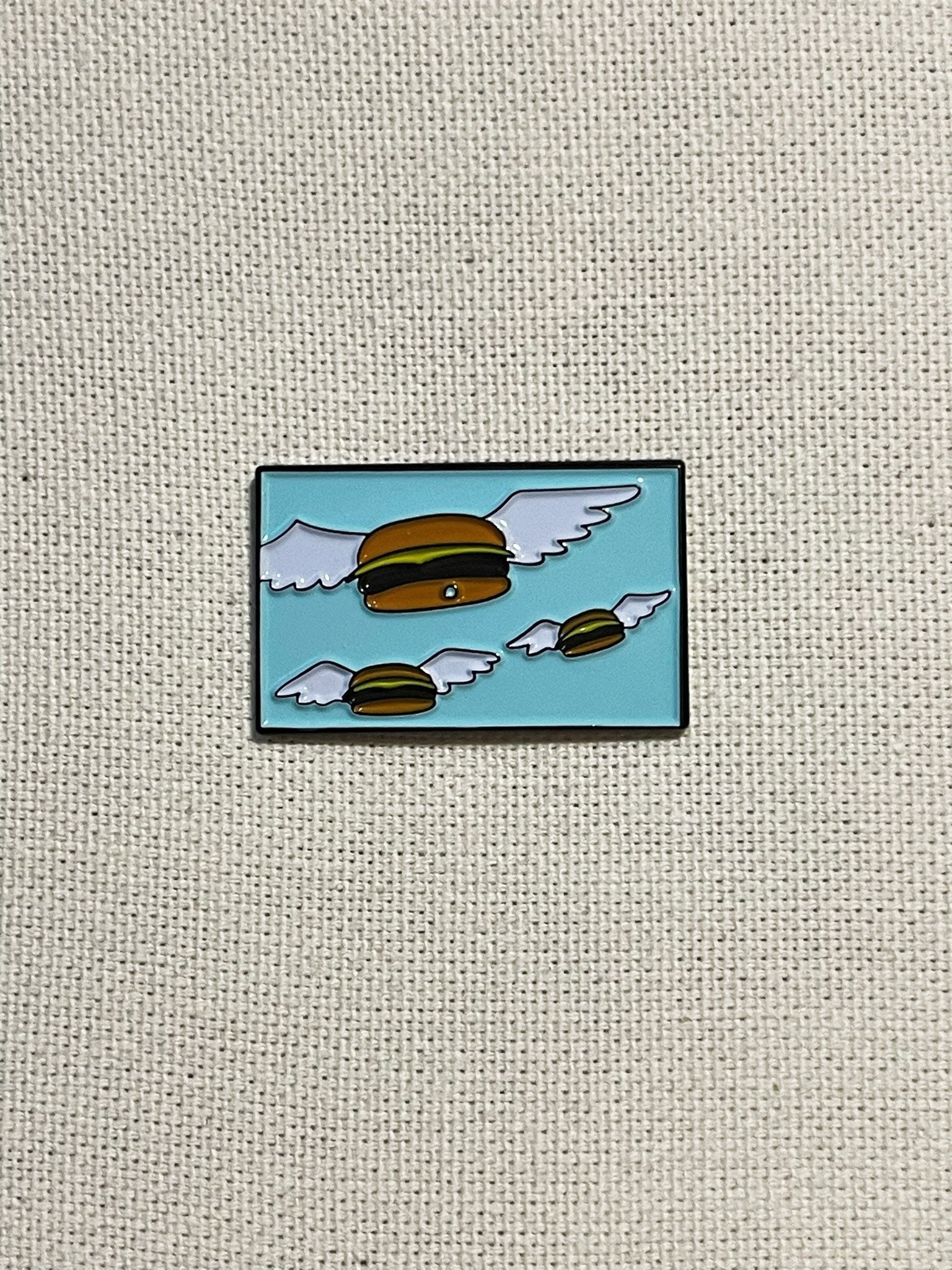 Bob's Burgers - Burger Restaurant Wandbild Fliegende Hamburger Metall Emaille Pin Anstecker Abzeichen von CosyIslandLiving