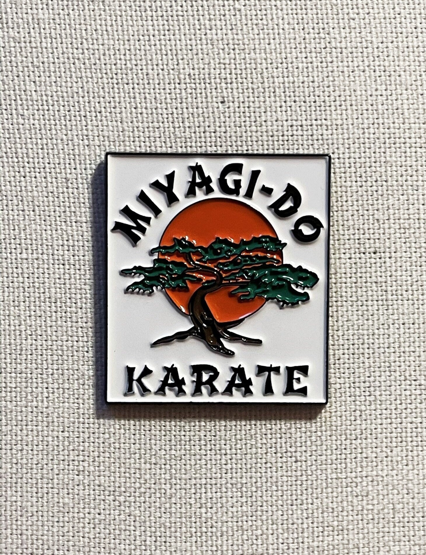 Karate Logo Vintage Film 80Er Metall Emaille Pin Anstecker von CosyIslandLiving