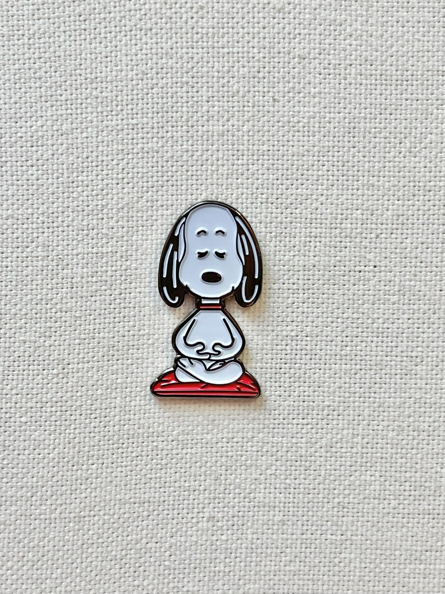 Snoopy Meditation Yoga Metall Emaille Pin Anstecker von CosyIslandLiving