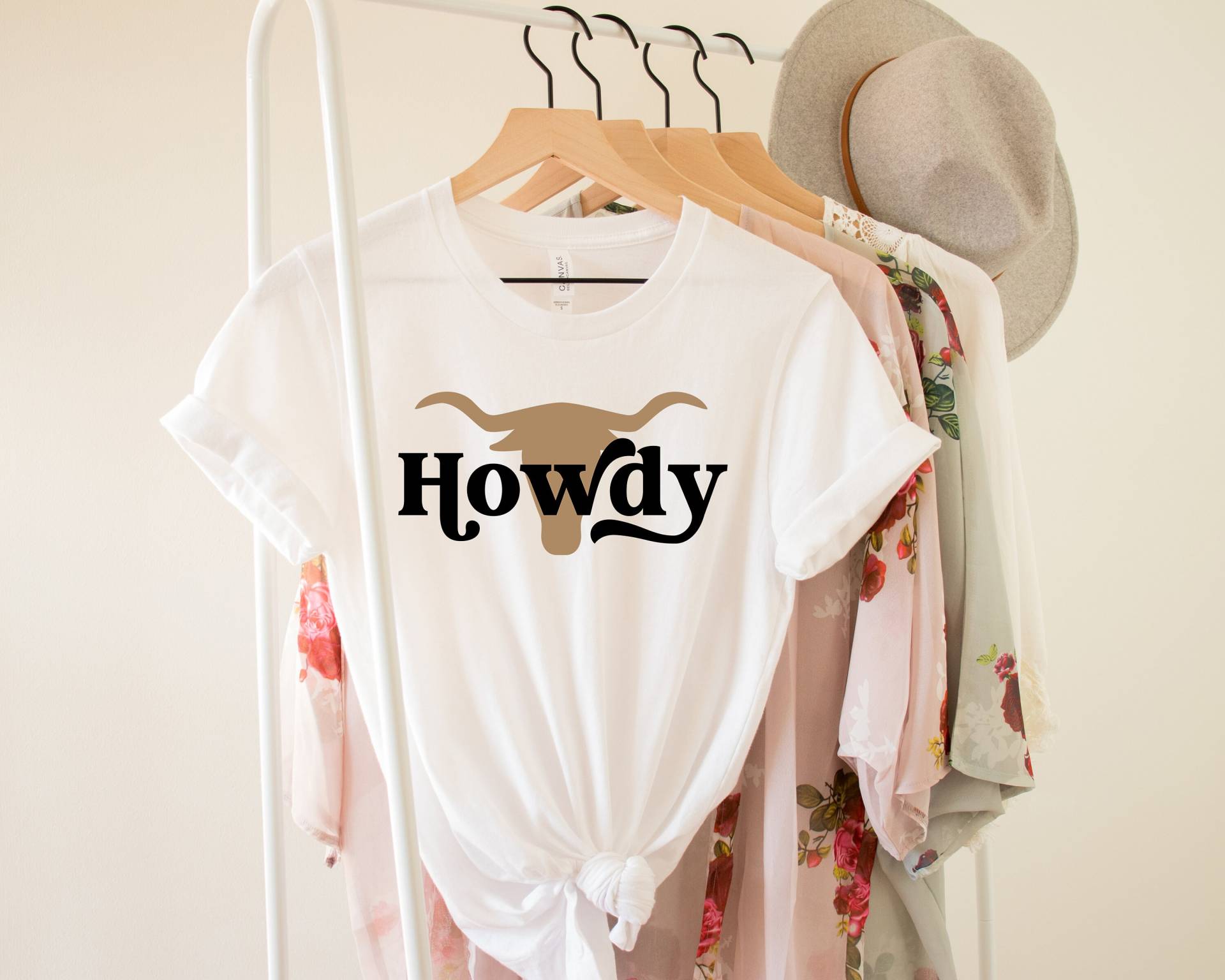 Howdy Shirt - Bella Canvas Country American Cowboy Shirts Girl Geschenk von CrocoRockoTees