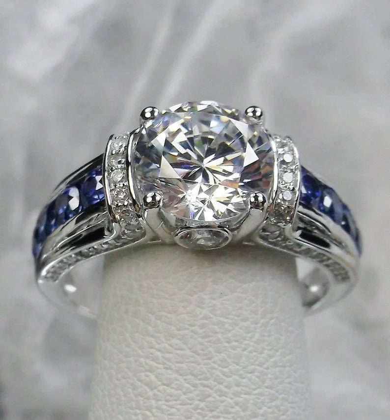 Moissanite & Saphir Diamant Ringe, 2.07 Ct Vvs1 Runde Einzigartige Verlobungsringe, Jubiläumsringe, Eheringe von DeluxeJewelryGifts