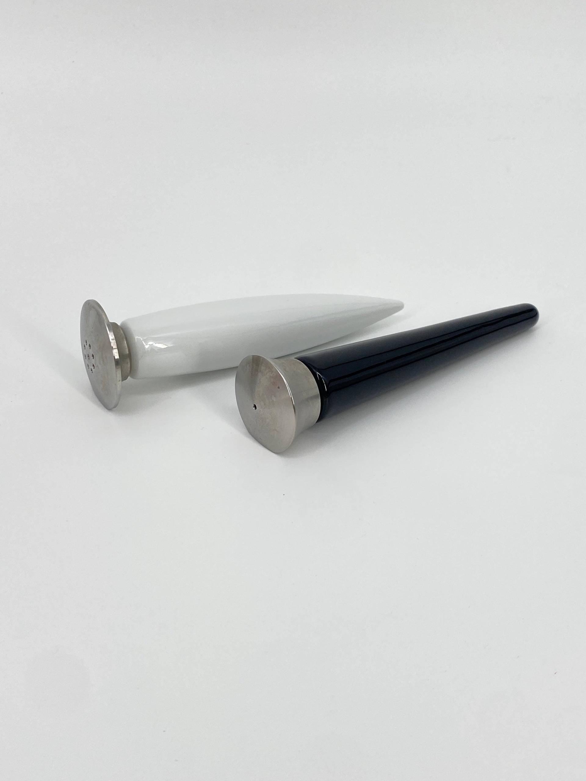 Salz-Pfefferstreuer "Ginger&fred" Von Michele De Lucchi Für Rosenthal, 90Er Jahre Salz-Pfefferstreuer "Ginger&fred" Von Michele De Lucchi Für Rosenthal, 90Er Jahre von Design54Berlin