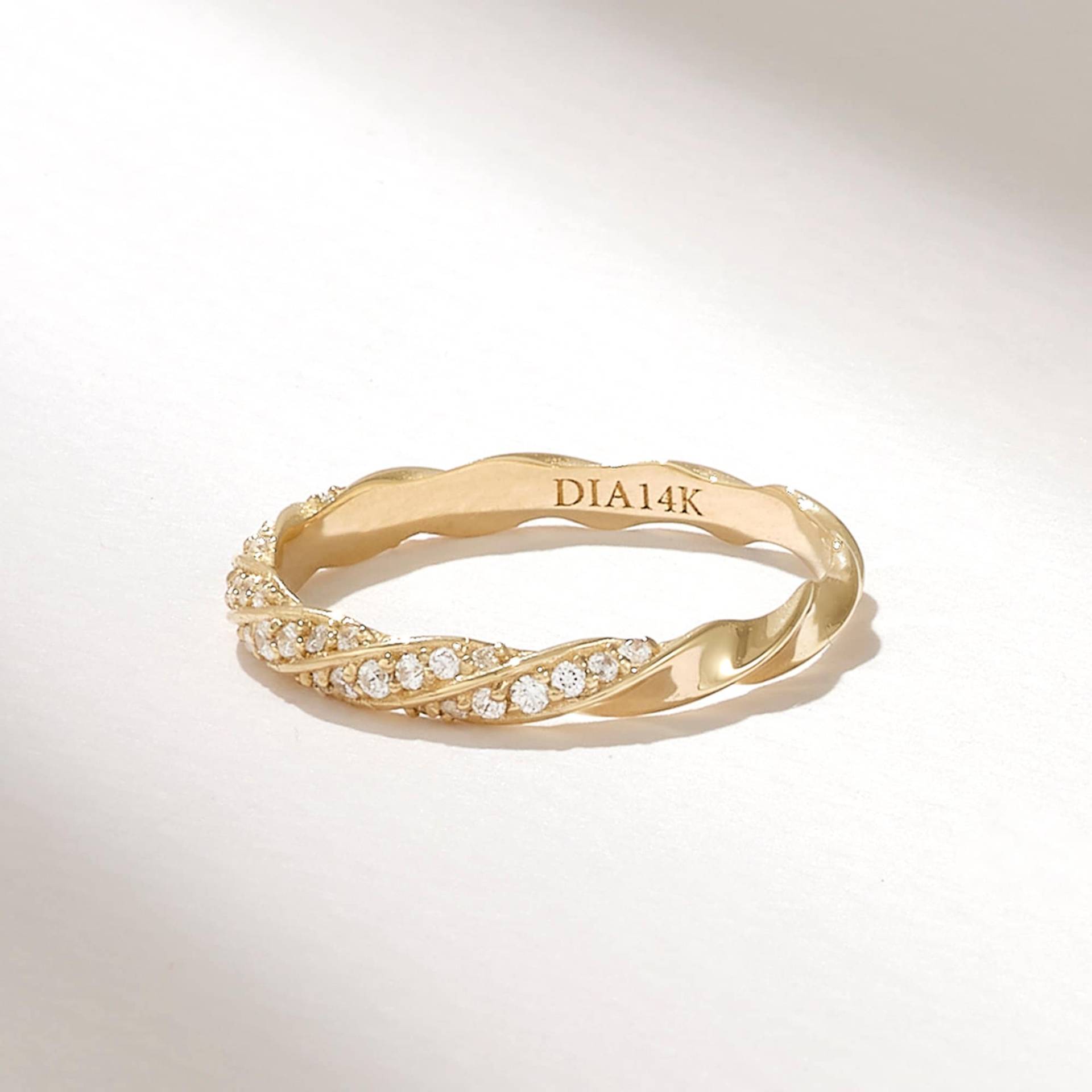 Verdrehter Halber Eternity-Diamantring, Ehering Aus Massivem Gold, Zierliche 14-Karat-Seil-stapelringe Für Frauen, Jubiläumsring Mit Pavé-Diamant von DiaFineJewelry