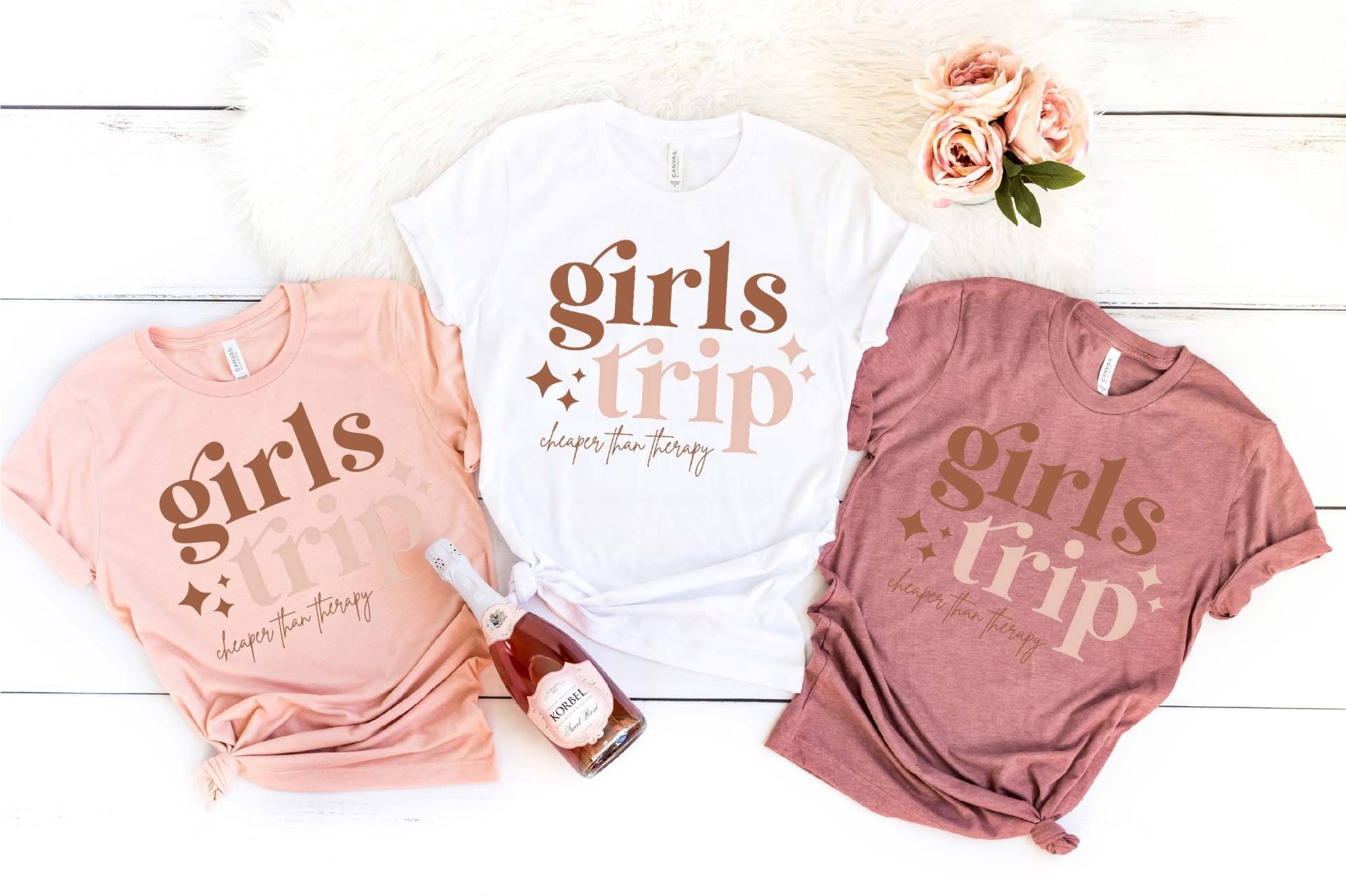 Girls Trip 2023 Shirt, Cheaper Than Therapy Mädchenurlaub, Weekend Camping Vacay Mode Shirt von DonkeyMonkeyDesign