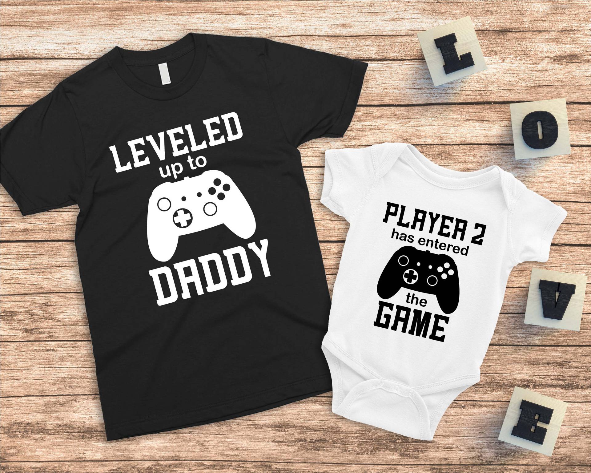 Leveled Up To Daddy Player 2 Has Entered The Game T-Shirt, Passende Papa - Und Baby-Shirts, Passendes Vater-Baby-Geschenkset, Papa-Geschenk von DonkeyMonkeyDesign