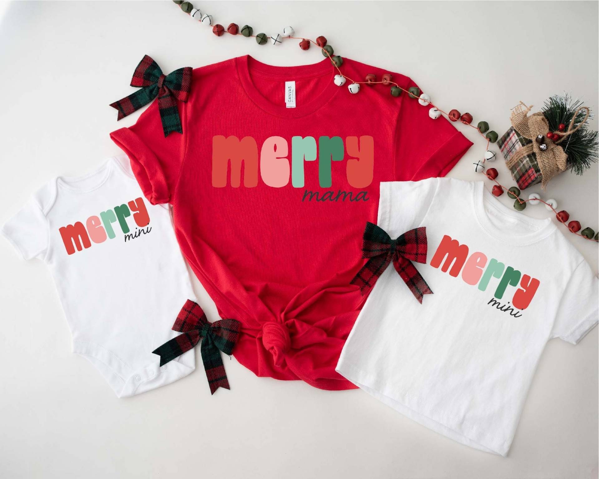 Merry Mama Mini Shirt, Matching Weihnachten Outfit, Und Ich Passendes Outfit von DonkeyMonkeyDesign