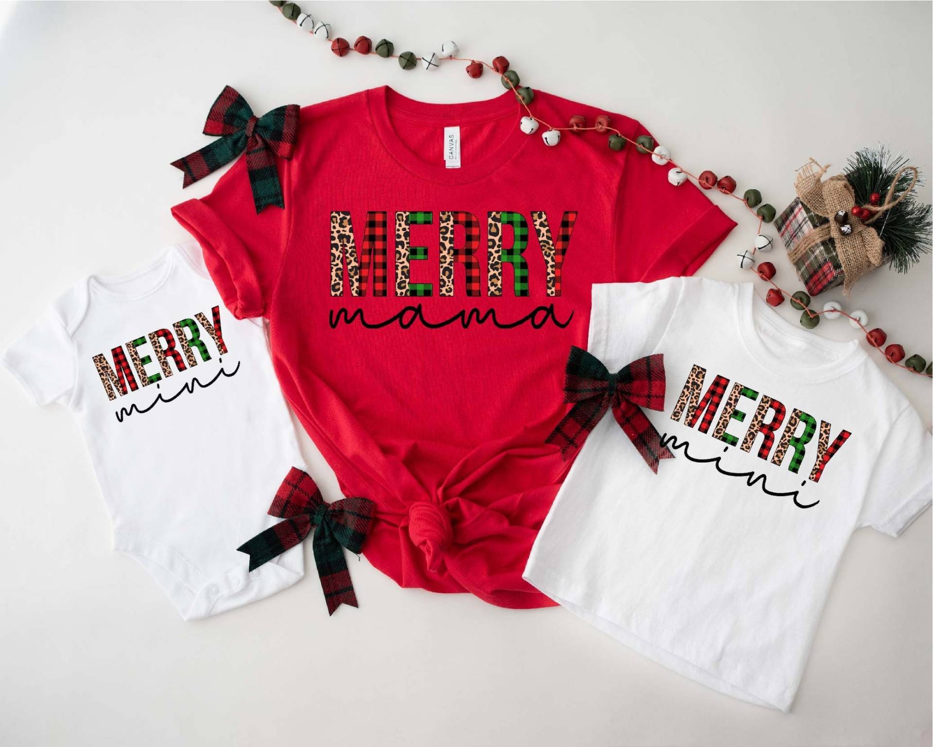 Merry Mama Mini Shirt, Passendes Weihnachts Outfit, Und Ich Weihnachtsshirt, Passendes Outfit von DonkeyMonkeyDesign