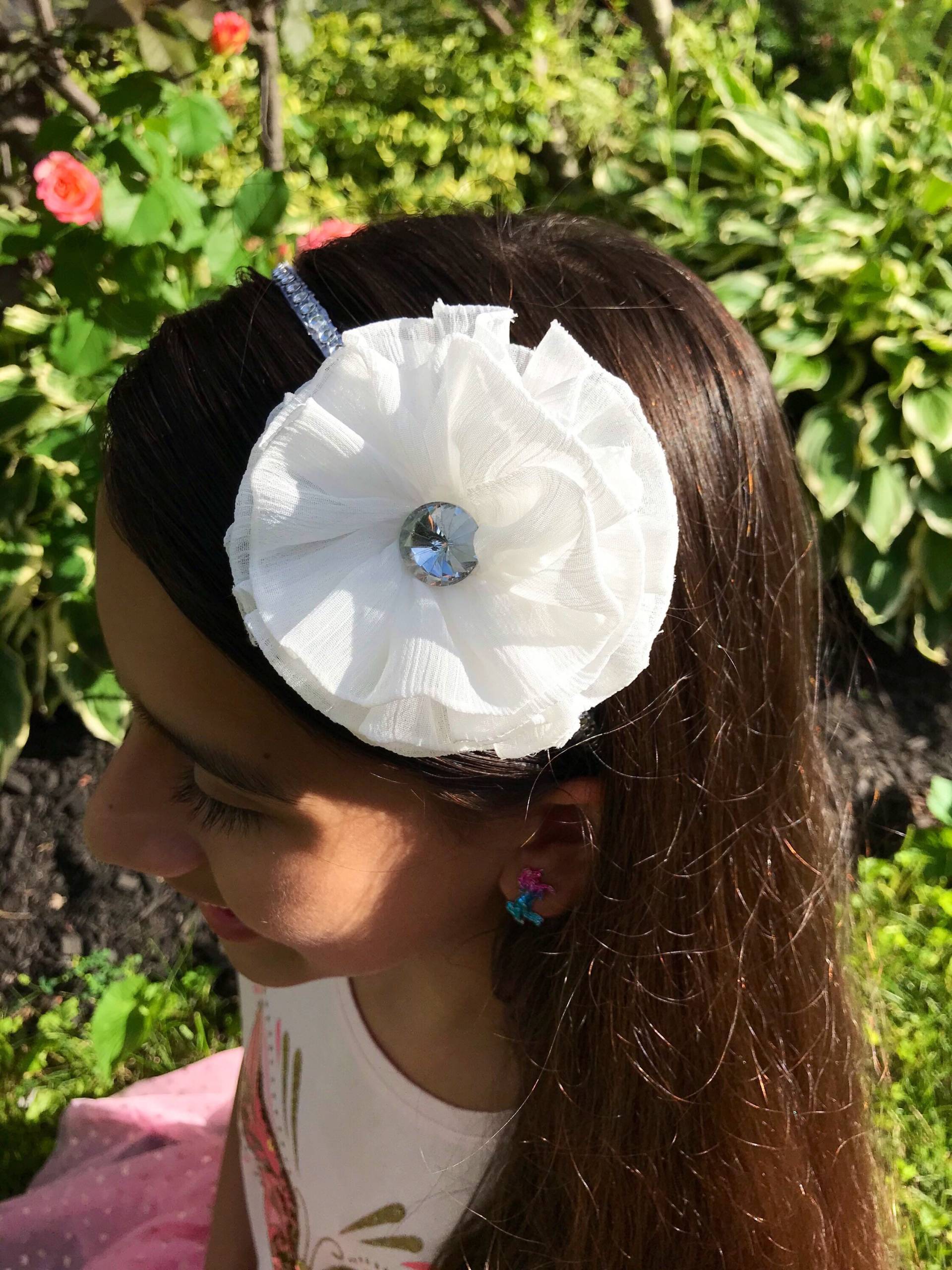 Blumenmädchen Stirnband/Mädchen Sommer Party Weißes Handgemachtes von DuchessMcollection