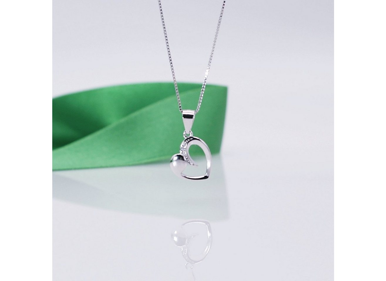 ELLAWIL Herzkette Damen Mädchen Silberkette Halskette mit Herz Anhänger Strasssteinchen (Sterling Silber 925, Kettenlänge 50 cm), inklusive Geschenkschachtel von ELLAWIL