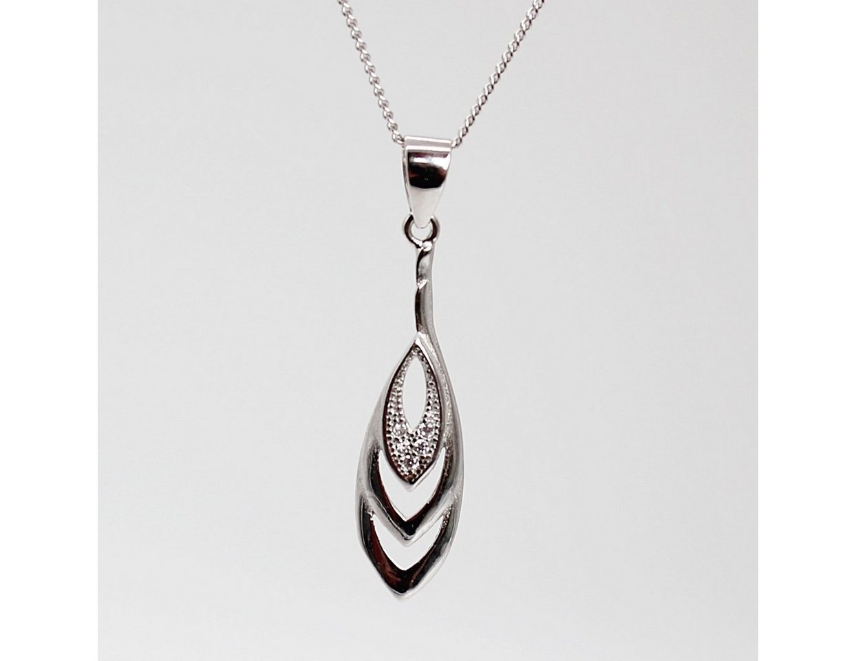 ELLAWIL Silberkette Halskette Kette mit Tropfen Anhänger Mädchen 3 fach Tropfen Zirkonia (Kettenlänge 50 cm, Sterling Silber 925), inklusive Geschenkschachtel von ELLAWIL