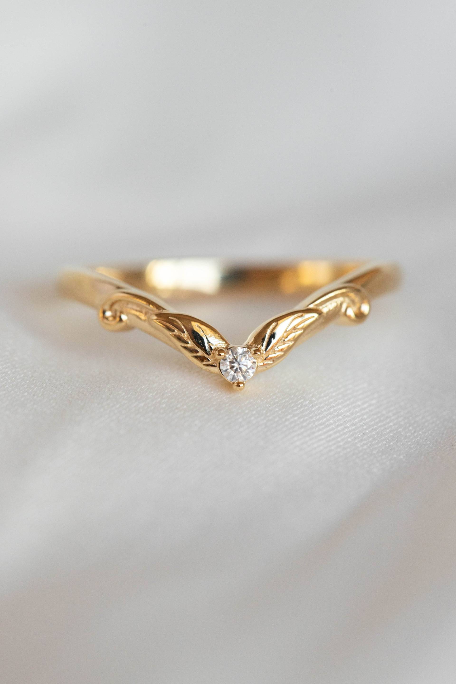 Blätter Ehering, Diamant Chevron Ring, Stapel Natur Ring Für Frau, Jugendstil, 14K Oder 18K Gold von EdenGardenJewelry