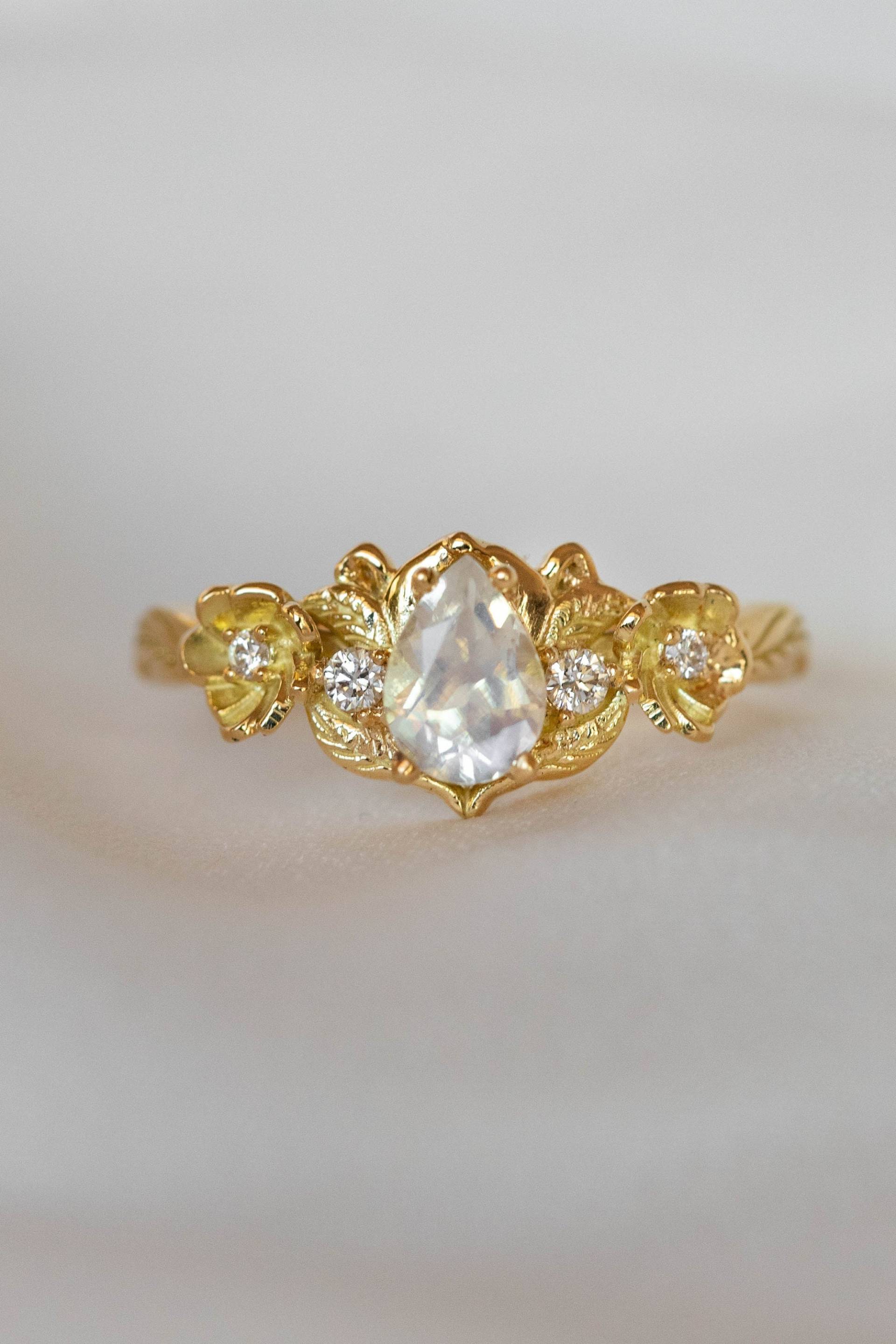 Echter Mondstein Ring, Diamanten Und Gold Blätter Natur Inspiriert Blume Verlobungsring Mit Natürlichen Oder Moissanit, 14K 18K von EdenGardenJewelry