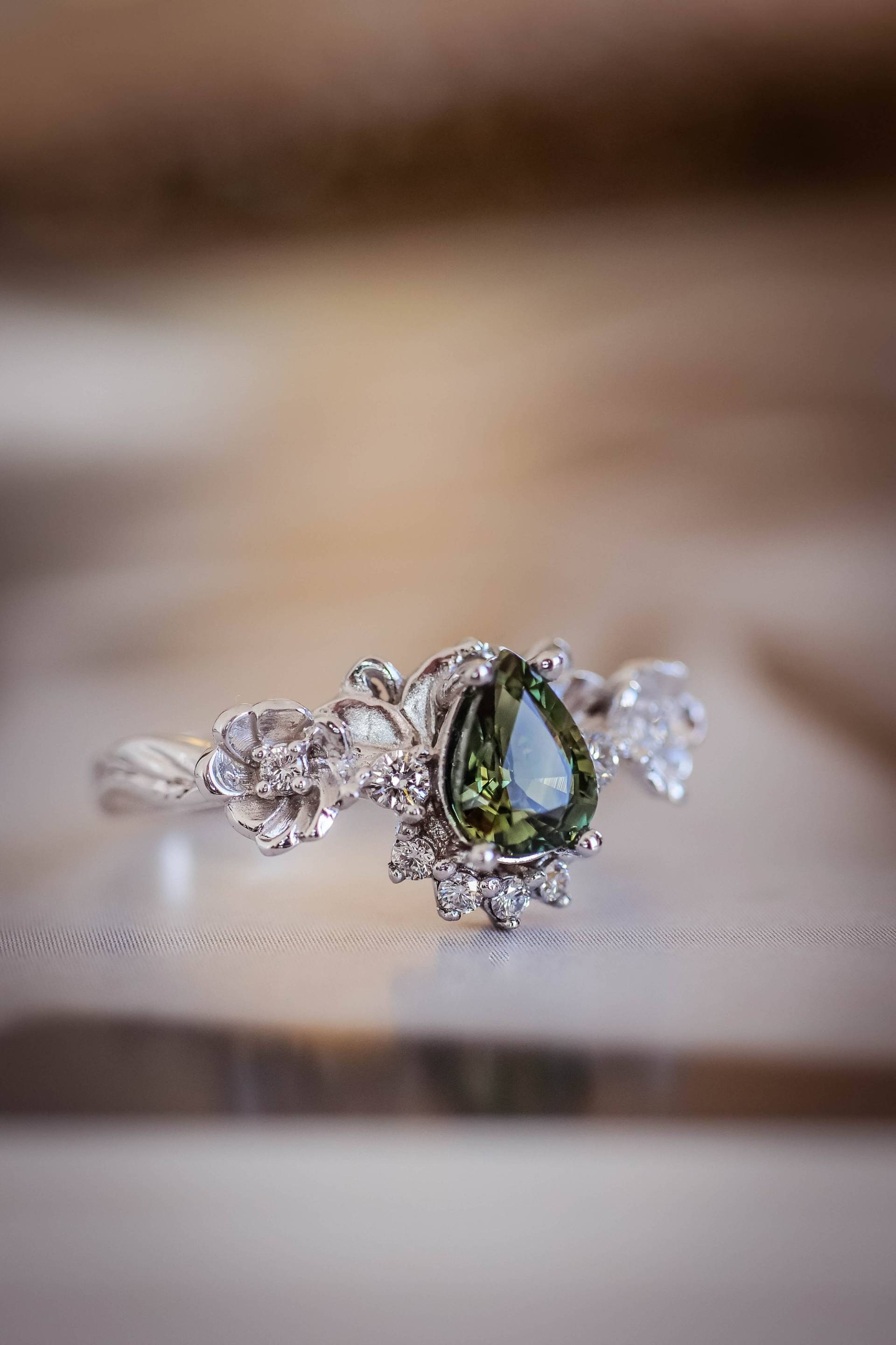 Grüner Saphir Verlobungsring, Blumenring, Natur Einzigartiger Ring Für Frau, & Diamanten von EdenGardenJewelry