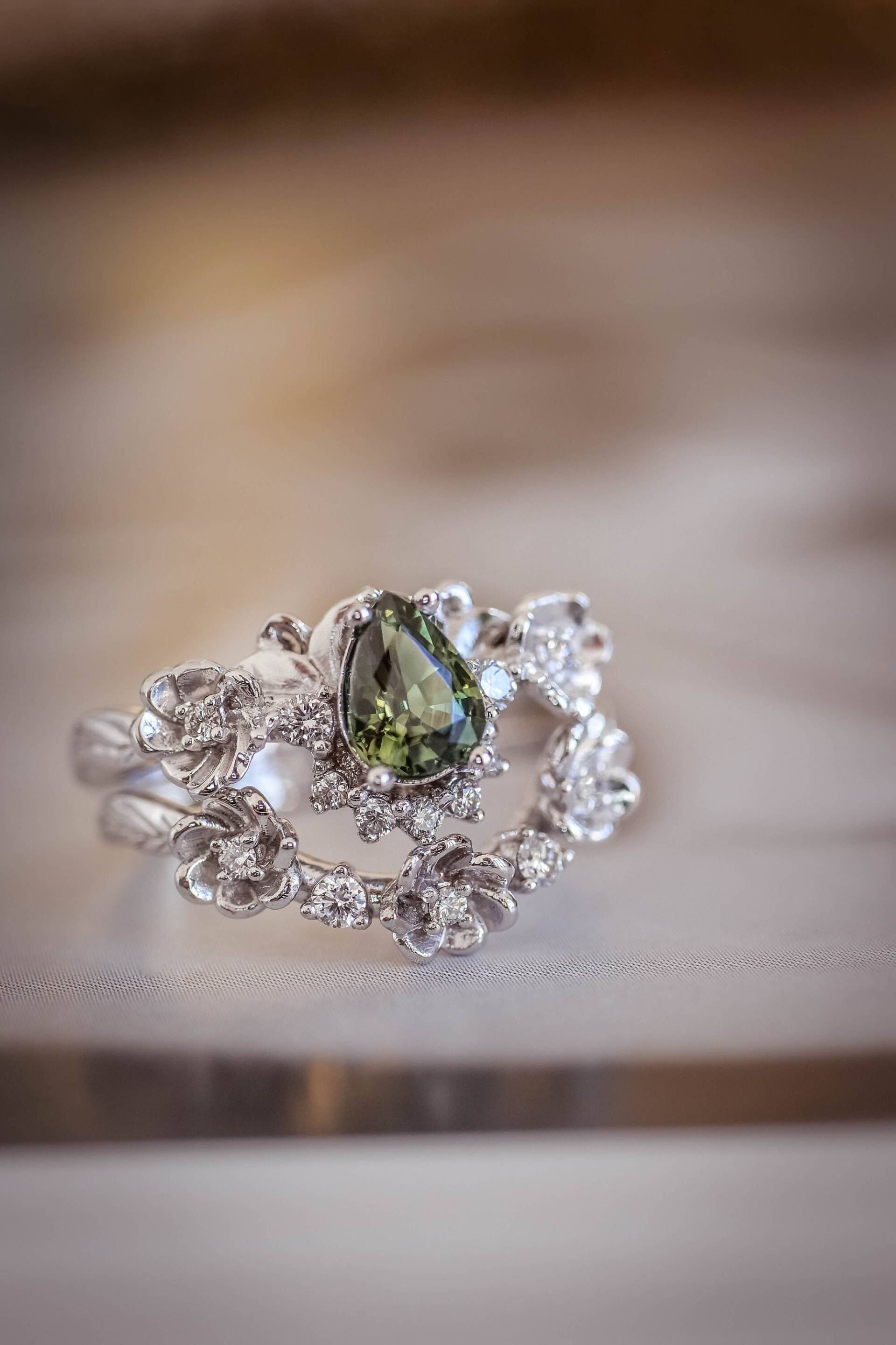 Grüner Saphir & Diamanten Ring Set, Blumen Verlobungsring, Weißgold Diamant Ring, Natur Inspirierter Für Frau, Ehering Set von EdenGardenJewelry