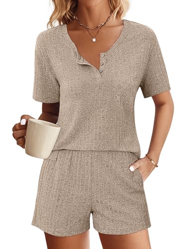 Ekouaer Schlafanzug Kurz Damen Shorty Pyjama Kurz T-Shirt & Shorts mit Knöpfe Zweiteiliger Pyjama Set für Damen, Khaki, XL Ekouaer Schlafanzug Kurz Damen Shorty Pyjama Kurz T-Shirt & Shorts mit Knöpfe Zweiteiliger Pyjama Set für Damen, Khaki, XL von Ekouaer