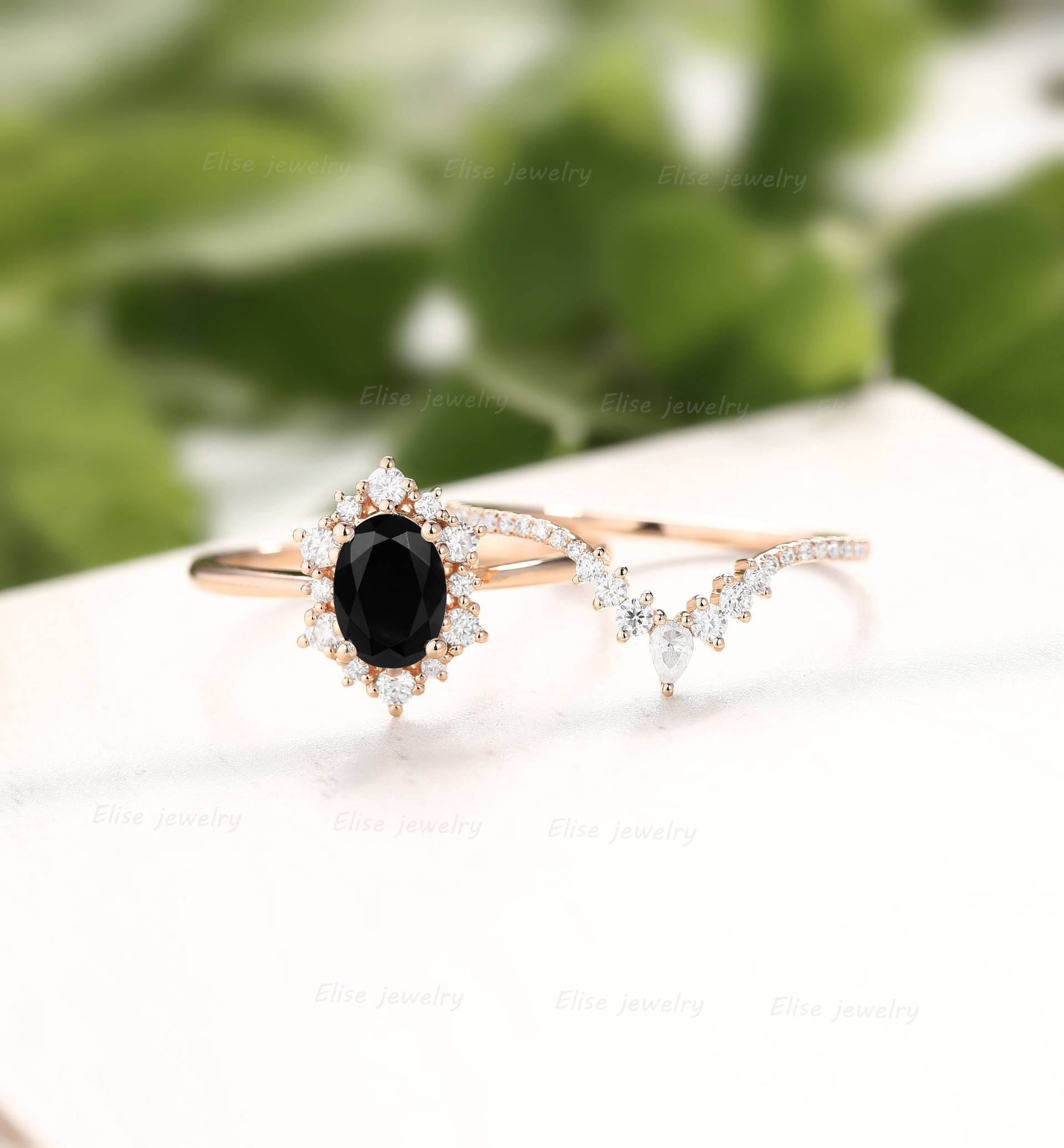 Einzigartiger Ovaler Schwarzer Onyx Verlobungsring Set Vintage Halo Ring Roségold Diamant Brautring Gewölbt Ehering Jahrestag Cluster von EliseJewelryDesigns