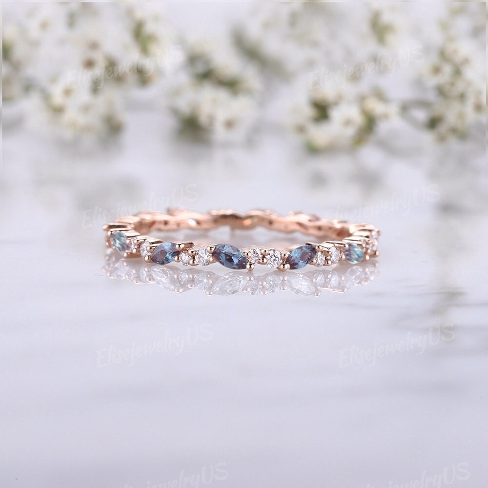 Rose Gold Ehering Frauen Marquise Schnitt Alexandrit Vintage Diamant Stapelring Einzigartige Volle Ewigkeit Hochzeit Brautring von EliseJewelryUS