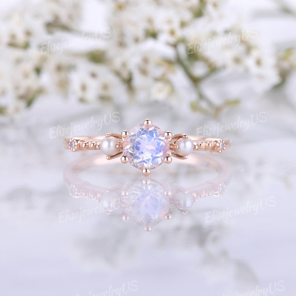 Vintage Mondstein Verlobungsring Runde Form Perle Moissanite Cluster Ring Rose Gold Milgrain Band Zartes Geschenk Frauen Versprechen von EliseJewelryUS