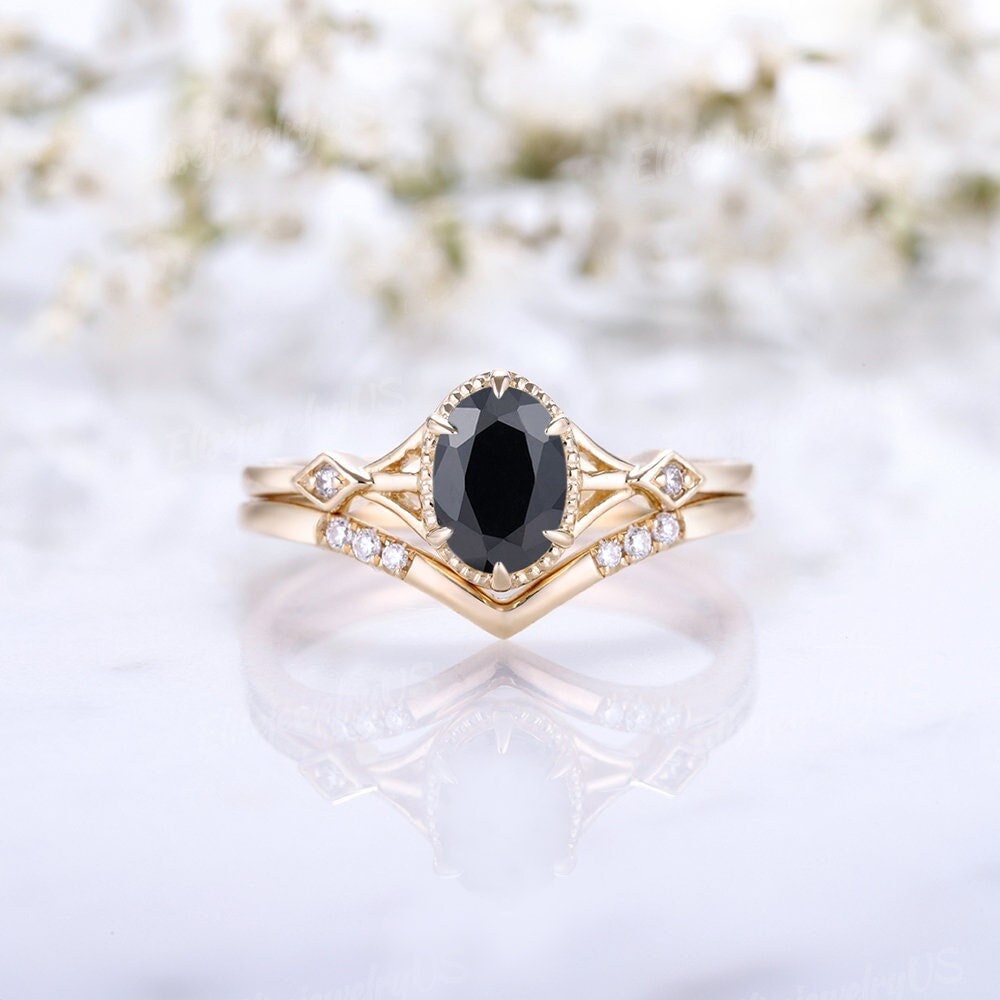 Vintage Oval Cut Black Onyx Verlobungsring Set 14K Rose Gold Ehering Art Deco Curved Moissanite Wedding Band Geschenk Für Frauen von EliseJewelryUS