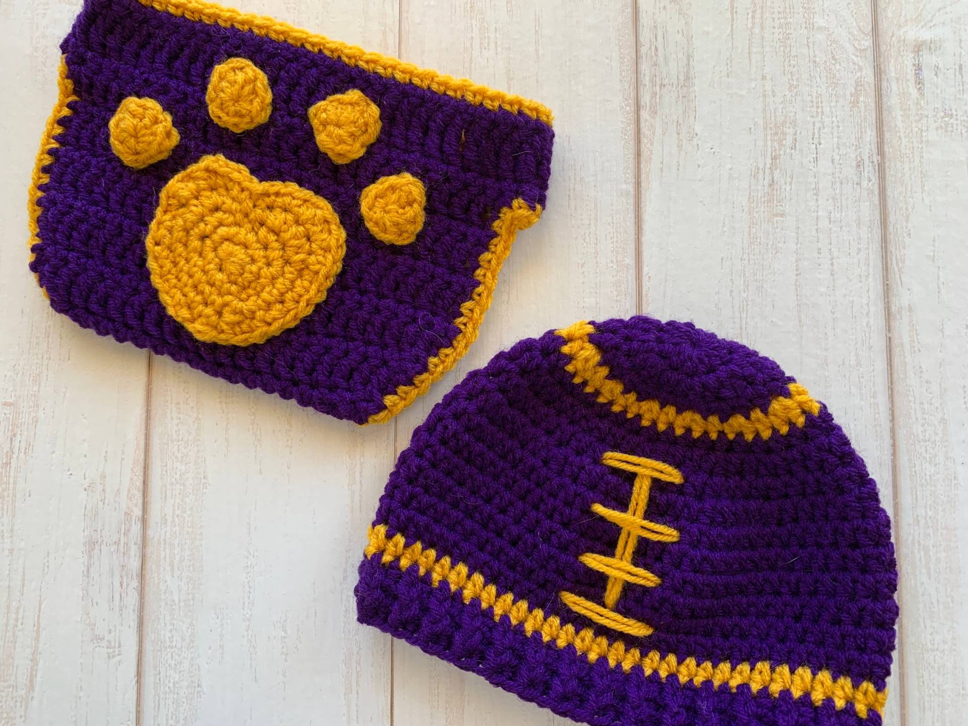 Gehäkelte Lsu Babymütze, Baby Wickelmütze, Neugeborenen Lsu Kleidung, Foto Requisite, Lila Und Gold Mütze, Gehäkelte Beanie von EverythingsSewMom