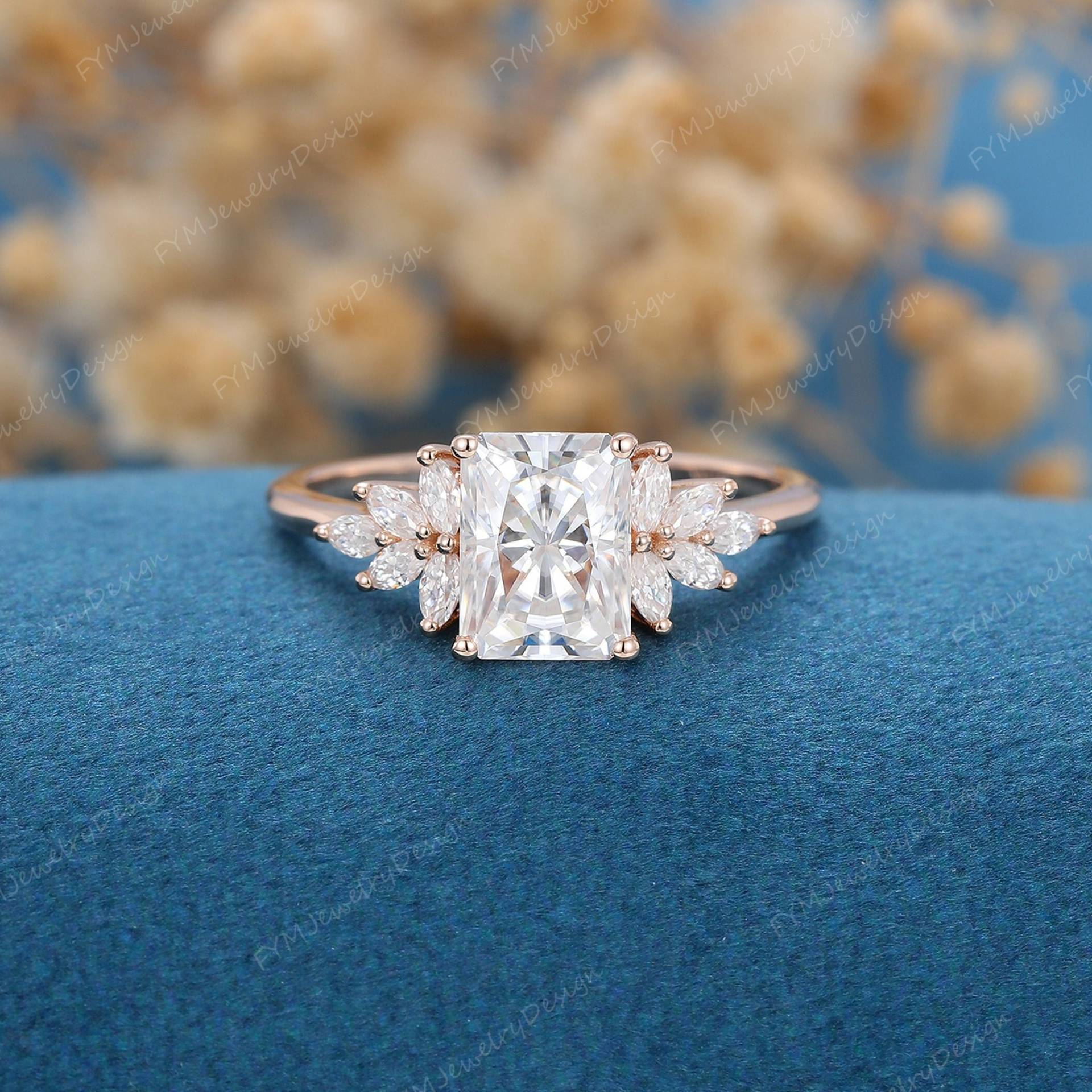 Radiant Cut Moissanite Verlobungsring Frauen Vintage Rose Gold Cluster Marquise Diamant Hochzeit Braut Set Jubiläumsgeschenk von FYMJewelryDesign