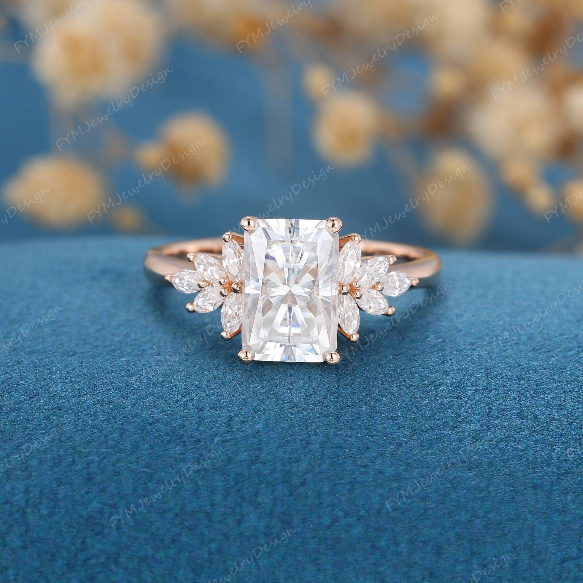 Radiant Cut Moissanite Verlobungsring Frauen Vintage Rose Gold Cluster Marquise Diamant Hochzeit Braut Set Jubiläumsgeschenk von FYMJewelryDesign