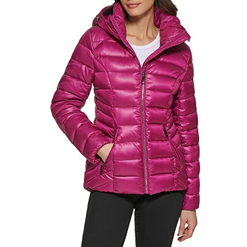GUESS Damen Women's Midweight Puffer Jacket Übergangsjacke, Gestepptes Magenta 2, M GUESS Damen Women's Midweight Puffer Jacket Übergangsjacke, Gestepptes Magenta 2, M von GUESS