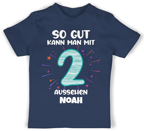 Baby T-Shirt Mädchen Jungen - Geschenk 2. Geburtstag personalisiert | Birthday 2 Jahr | Mein Zweiter Geburtstag | 2ter | So gut kann Man mit 2 Aussehen - 18/24 Monate - Navy Blau von Geschenk mit Namen personalisiert by Shirtracer