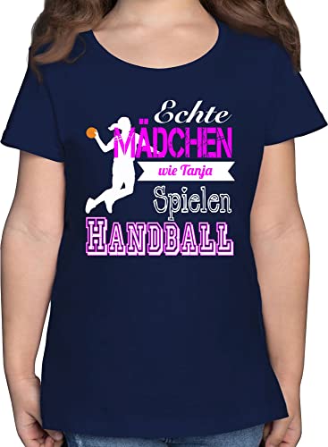 T-Shirt - Geschenke Kinder - Echte Mädchen Spielen Handball - mit Name - 164 (14/15 Jahre) - Dunkelblau - mädels t Shirt Spieler Handballerin Tshirt Kind Shirts für t_Shirt sprüche Handballer von Geschenk mit Namen personalisiert by Shirtracer