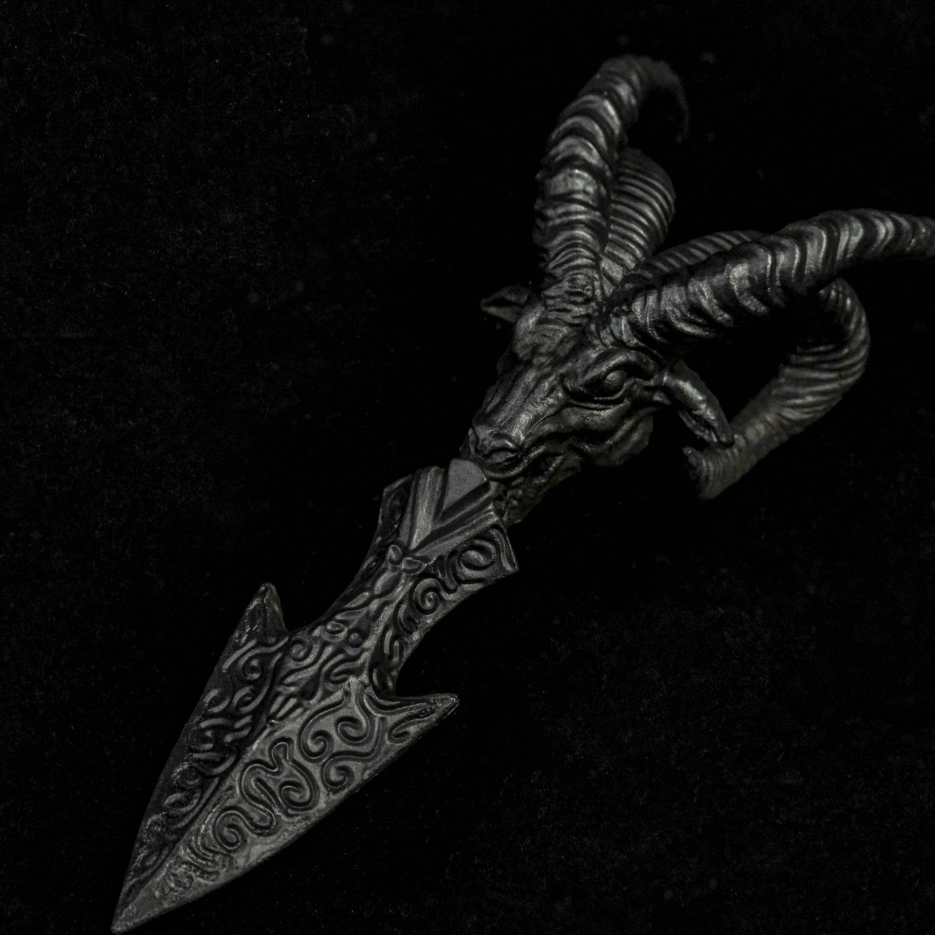 Messer Pfeil Axt Kombination Anhänger Halskette Dark Gothic Hip Hop Schädel Widderkopf Hörner Schäferhund Handwerker Silber Geschenk 925Er Messer Pfeil Axt Kombination Anhänger Halskette Dark Gothic Hip Hop Schädel Widderkopf Hörner Schäferhund Handwerker Silber Geschenk 925Er von Ghostspirit