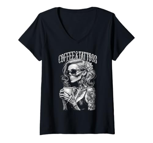 Damen Kaffee und Tattoos Gothic Tattooed Skelett Mädchen Tattoo Tinte T-Shirt mit V-Ausschnitt Damen Kaffee und Tattoos Gothic Tattooed Skelett Mädchen Tattoo Tinte T-Shirt mit V-Ausschnitt von Grandio Design Tattooed Inked Tattoo Artist Gifts