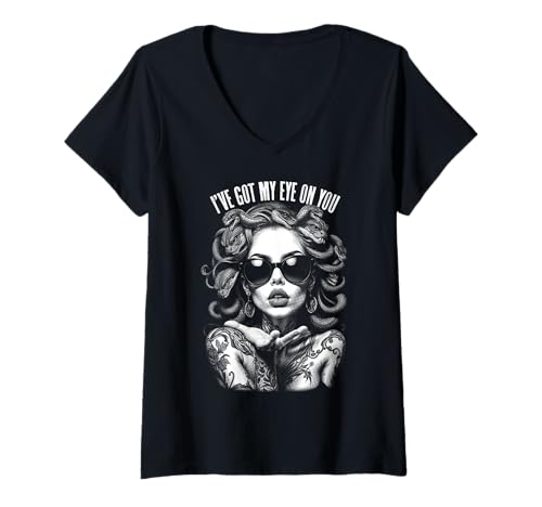 Damen Tattoo Medusa Het My Eye On You Ink Snake Girl Kiss Tattoos T-Shirt mit V-Ausschnitt Damen Tattoo Medusa Het My Eye On You Ink Snake Girl Kiss Tattoos T-Shirt mit V-Ausschnitt von Grandio Design Tattooed Inked Tattoo Artist Gifts