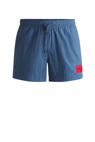 HUGO Herren Dominica Schnell trocknende Badeshorts mit rotem Logo-Etikett Blau XL von HUGO