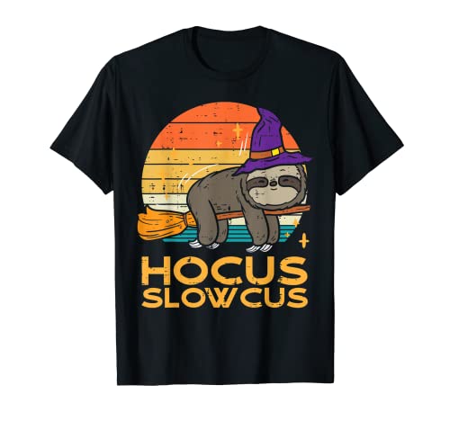 Faultier Hexe Besen Hocus Slowcus Halloween Herren Damen Kinder T-Shirt von Halloween Shirts For Women Men Kids Boys Girls