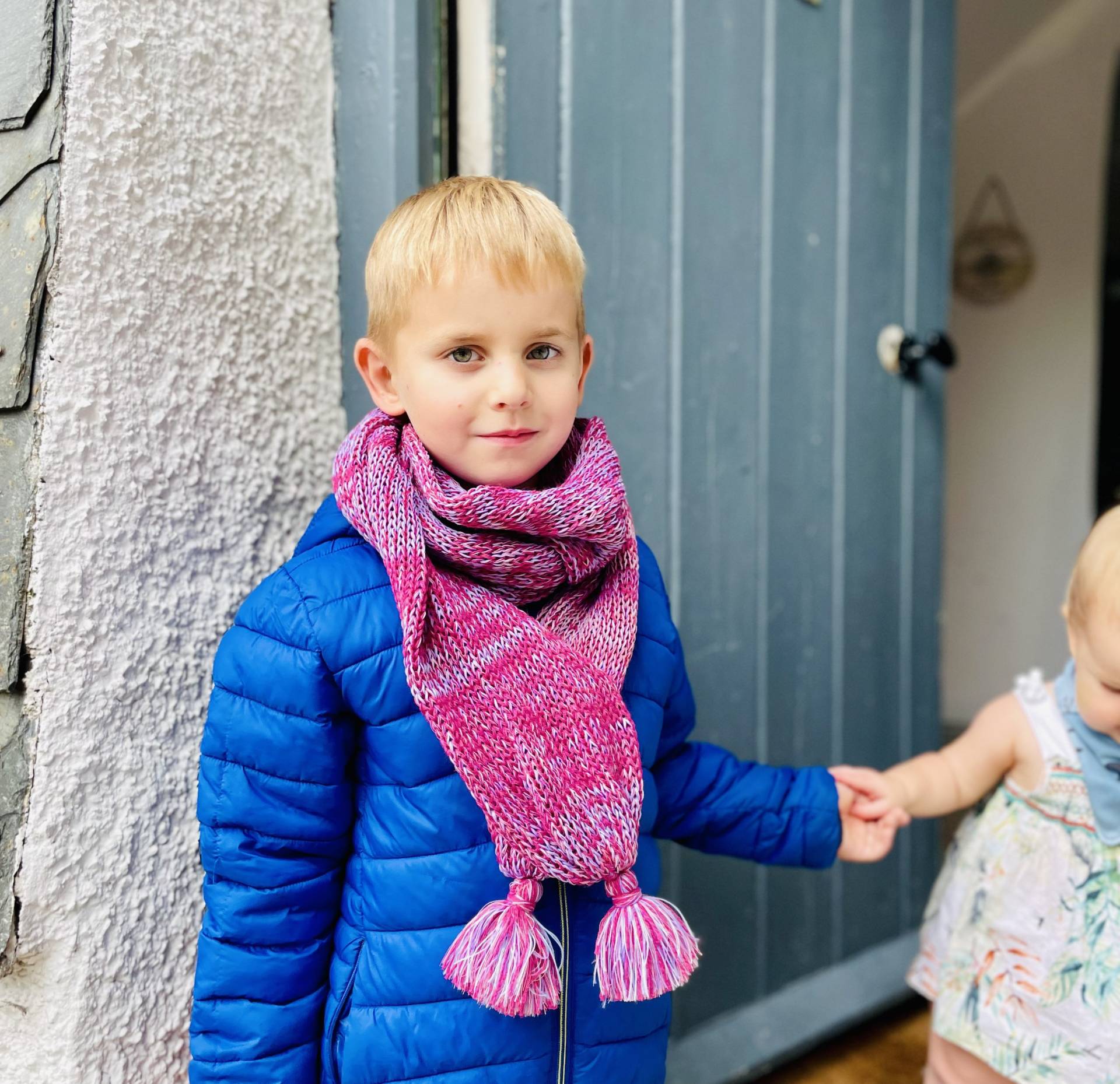 Kinderschal Lang Winter Infinity Wrap - Kinder Schal Mit Quasten Geburtstag, Weihnachten, Geschenk Gestrickt & Handgemacht von HatsonBees