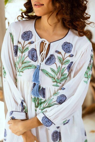 Haus of Namaste Ballonkleid kurz aus Bio-Baumwolle „Himalayan Blue Poppy“ , handbedruckt mit veganen Farben Haus of Namaste Ballonkleid kurz aus Bio-Baumwolle „Himalayan Blue Poppy“ , handbedruckt mit veganen Farben von Haus of Namaste