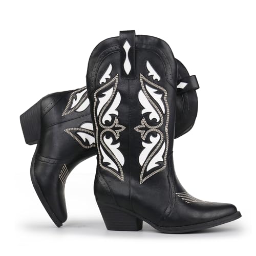 Hawkwell Damen Westernstiefel | Cowboystiefel mit Stickereien & Nähten, Schlupfdesign, Wadenlang, Spitze Zehen, Blockabsatz, schwarzes PU, EU 38.5 Hawkwell Damen Westernstiefel | Cowboystiefel mit Stickereien & Nähten, Schlupfdesign, Wadenlang, Spitze Zehen, Blockabsatz, schwarzes PU, EU 38.5 von Hawkwell
