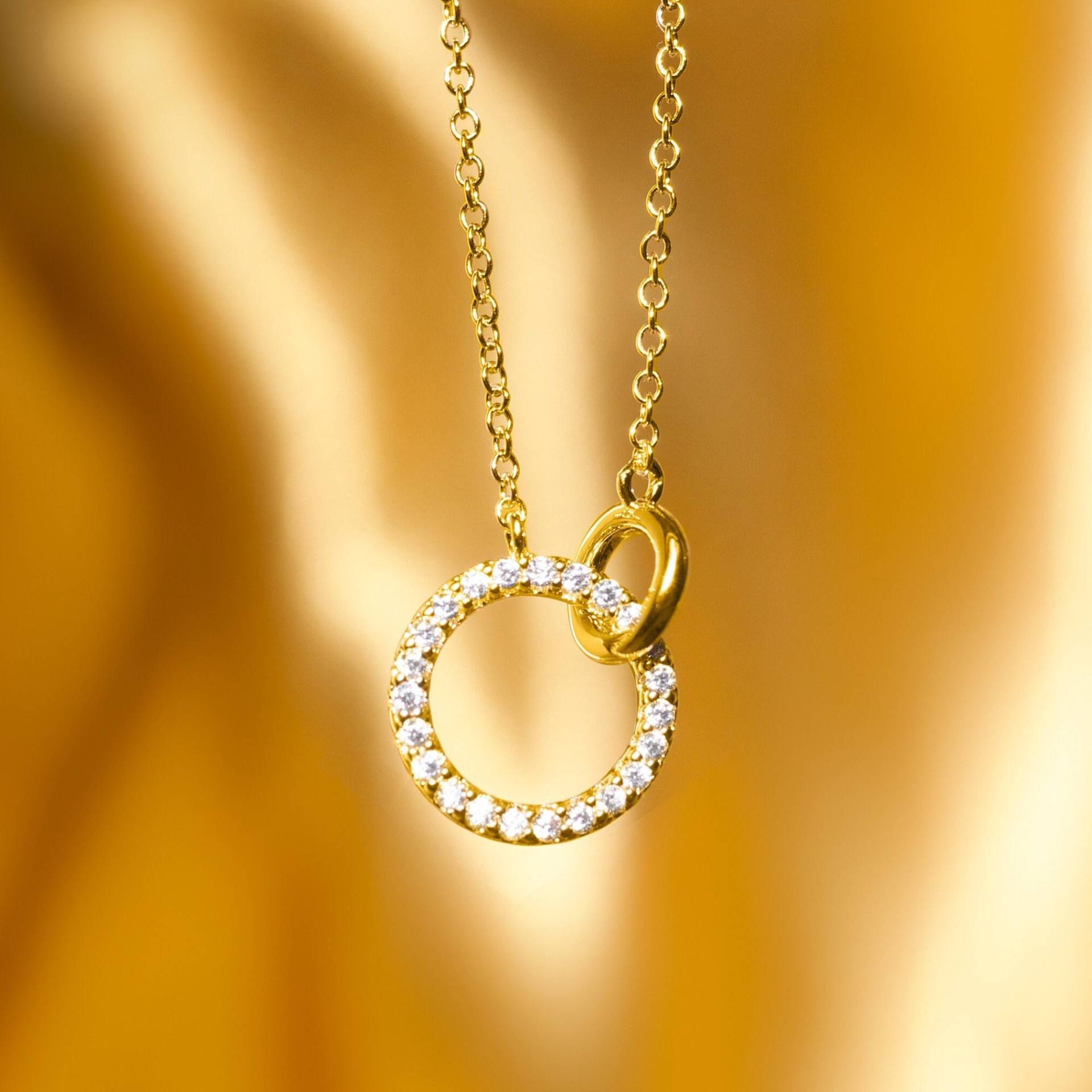 Kreis Halskette Layered Anhänger Zierliche Gold Interlocking Minimalist Geschenk Für Sie Mom von HeartMadeofGold