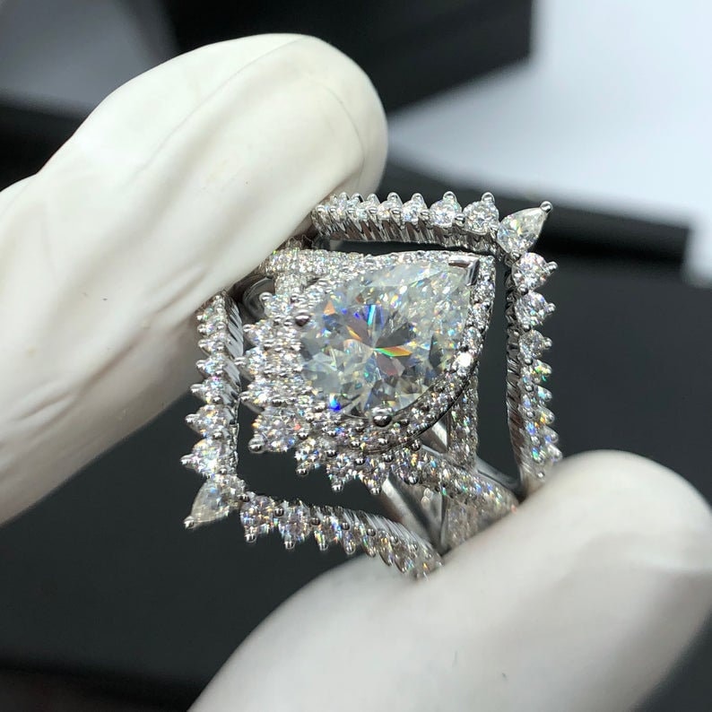 Birne Moissanite Verlobungsring Halo Diamant Ring Vintage Weißgold Curved Ehering Art-Deco-Twisted Brautring von HelloRing
